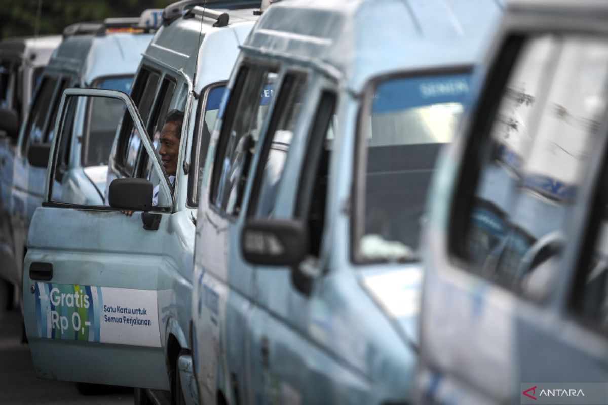 TransJakarta berhentikan sopir Mikrotrans yang maki pengendara