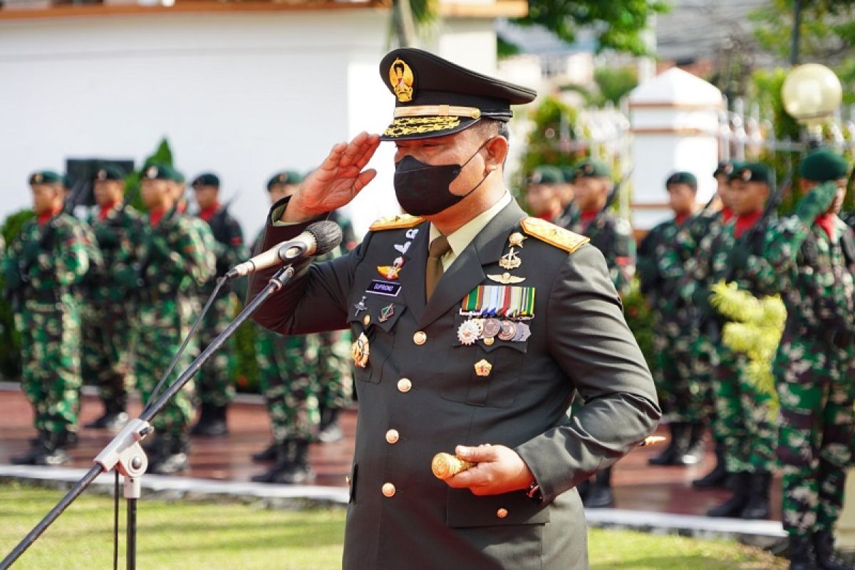 Peringati HUT ke - 77 TNI, Korem 042/Gapu gelar ziarah Nasional Di TMP Satria Bakti