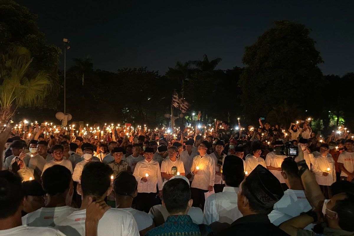 Ribuan warga Surabaya doa bersama untuk korban tragedi Kanjuruhan