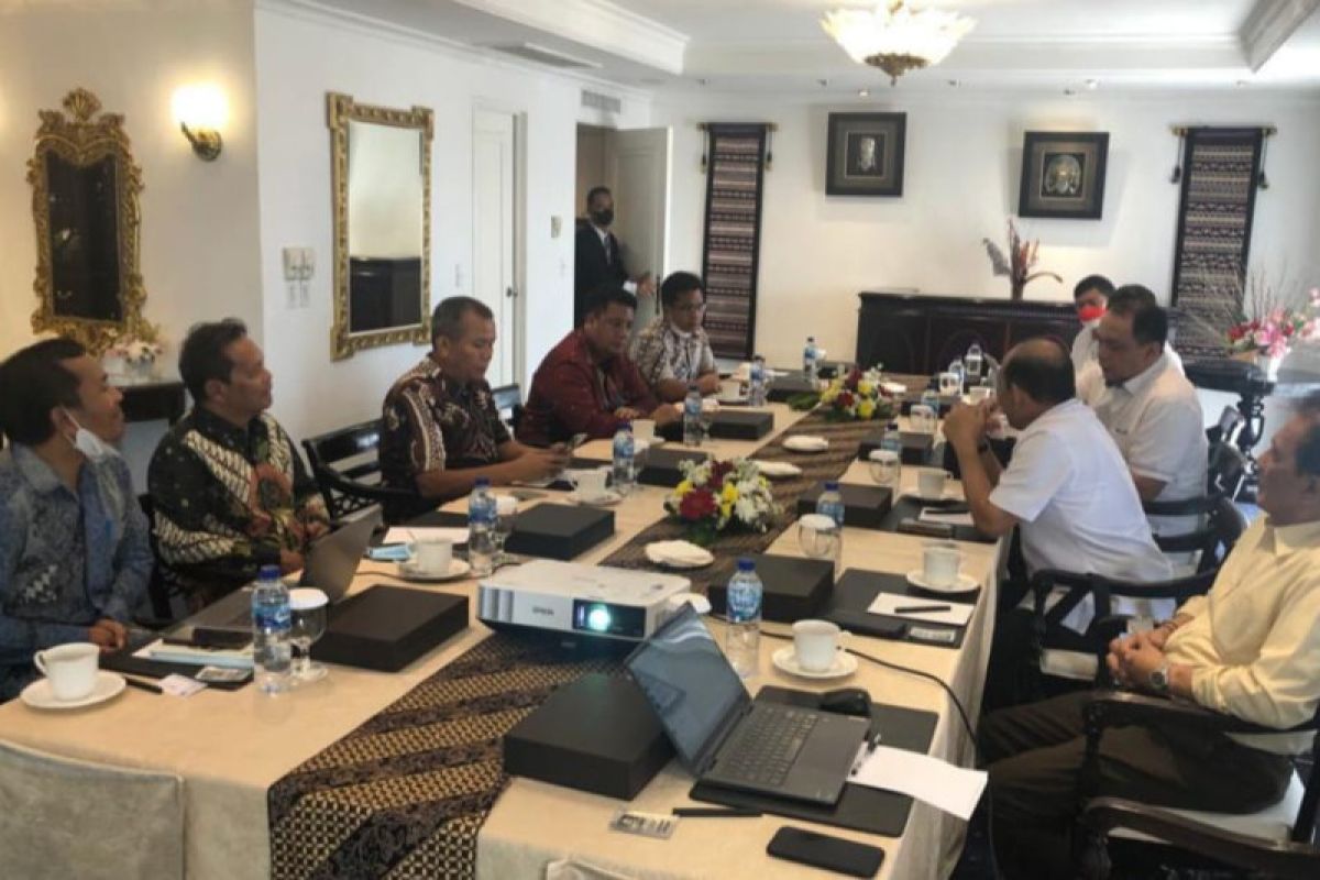 Bupati Samosir bahas investasi dengan Parna Raya Group