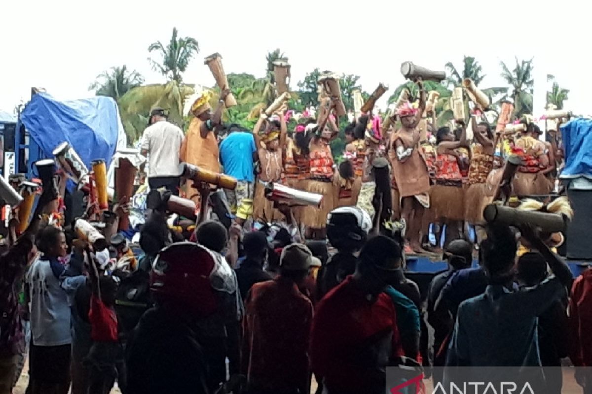 Masyarakat adat Biak sangat berperan aktif mendukung objek wisata