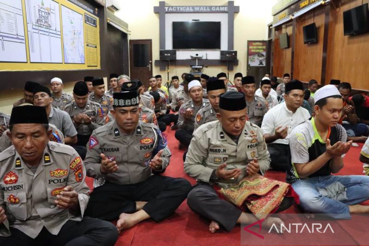 Polres Aceh Barat gelar doa bersama untuk korban tragedi Kanjuruhan