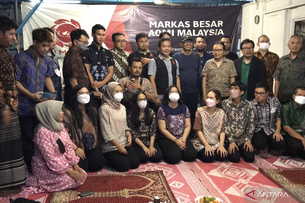 Tiga belas diplomat muda sambangi markas AOMI di Kuala Lumpur
