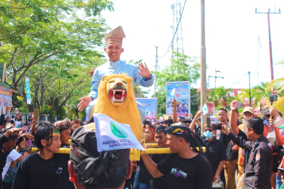 Pawai pesta ragam budaya sambut HUT ke-77 TNI