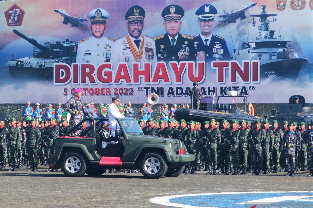 Gubernur Maluku minta prajurit TNI tetap jaga kepercayaan masyarakat