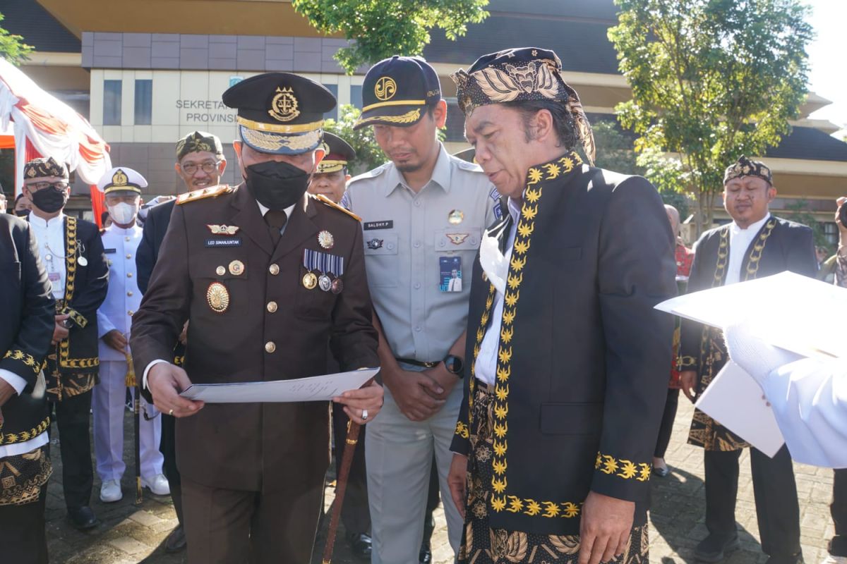 Kacab Jasa Raharja Banten dampingi Pj Gubernur Banten penyerahan santunan korban Laka Lantas