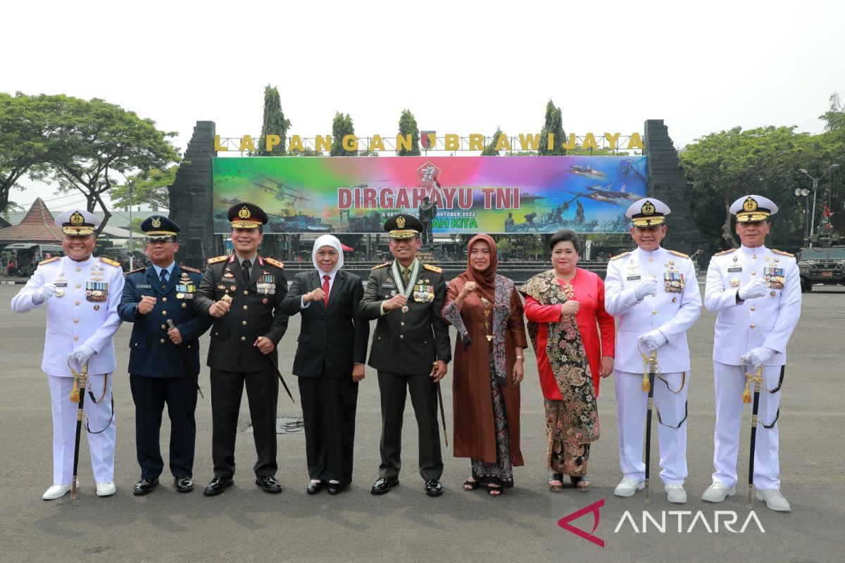 Pesan Gubernur Khofifah di HUT ke-77 TNI