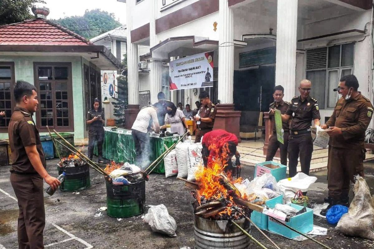 Pemusnahan barang bukti, Kejari Sibolga sebut pemakai narkoba meningkat