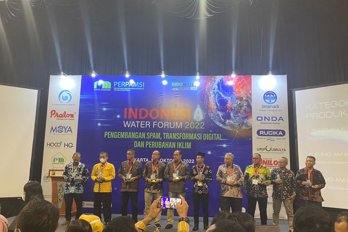 Perumdam Tirta Senentang Sintang Kalbar raih juara satu digitalisasi layanan pelanggan