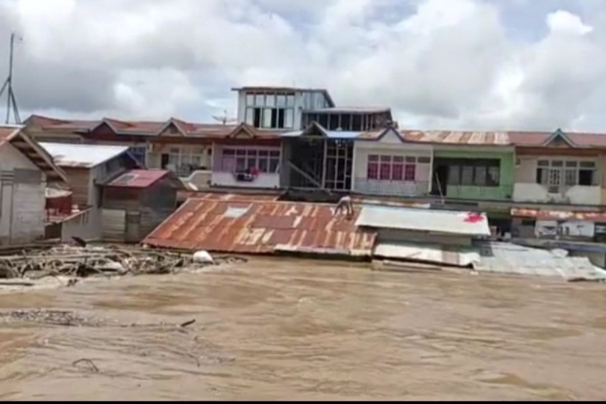 Tim darurat banjir dibentuk hingga tingkat RT di Sintang