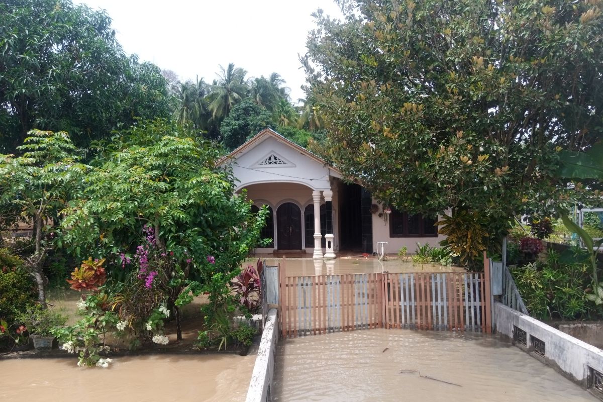 Puluhan rumah warga terendam banjir di Lhokseumawe