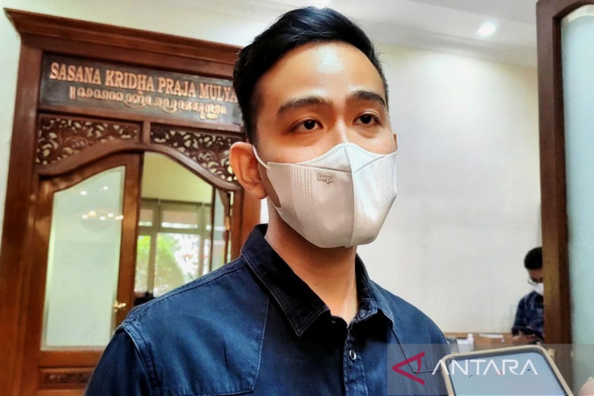 Pengemudi ojek online curhat ke Gibran terkait tarif