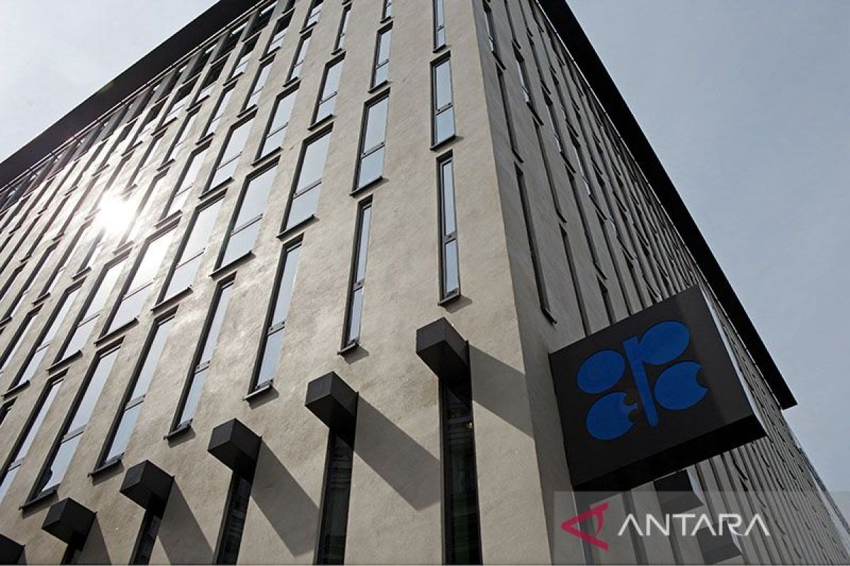 Harga minyak sedikit berubah jelang pembicaraan OPEC+ untuk pangkas pasokan