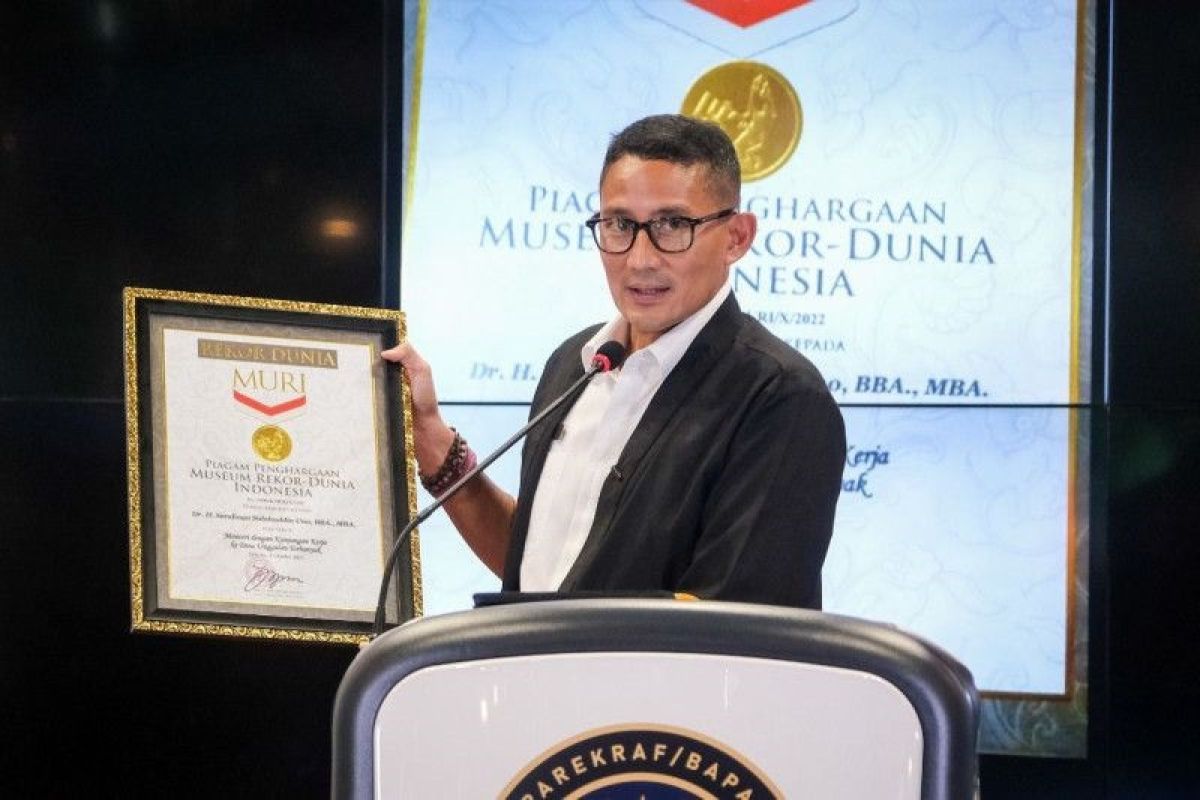 Sandiaga Uno dapat penghargaan MURI, menteri dengan kunker terbanyak ke desa wisata