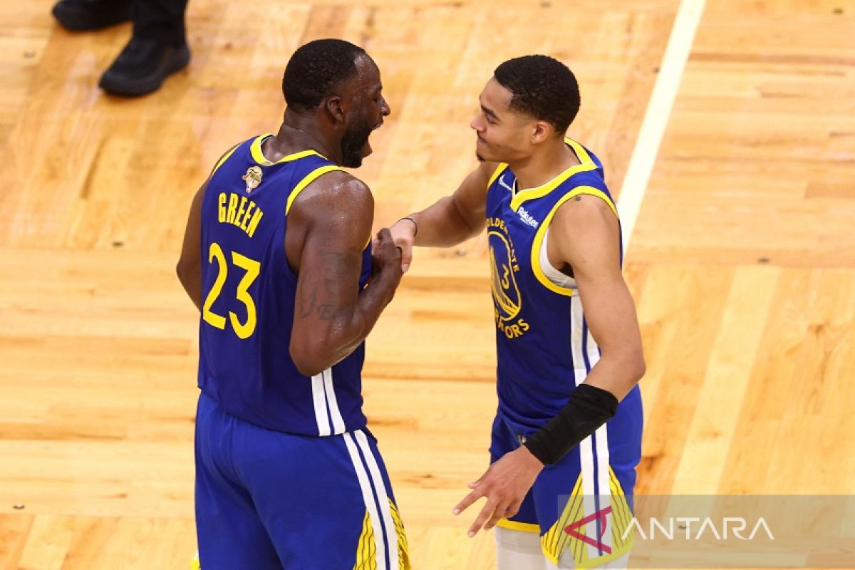 Draymond Green adu jotos dengan Jordan Poole di sesi latihan Warriors