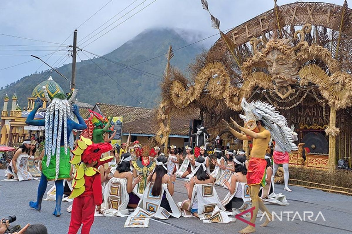 Menemukan banyu "perwitasari" dalam Festival Lima Gunung