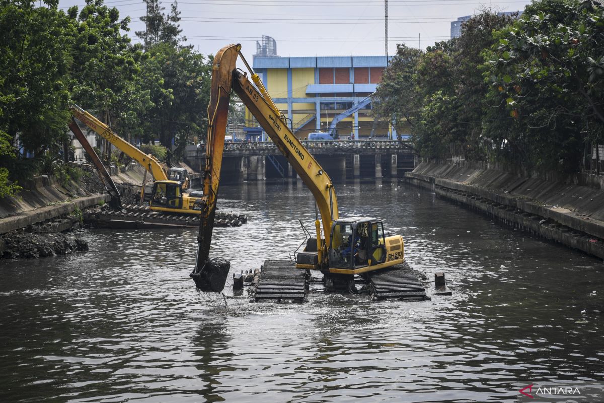 Jakarta Pusat kerahkan 860 personel untuk antisipasi banjir