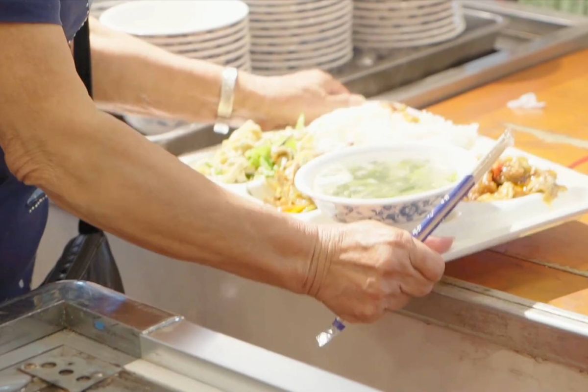 Kantin komunitas tawarkan makanan terjangkau untuk lansia di China