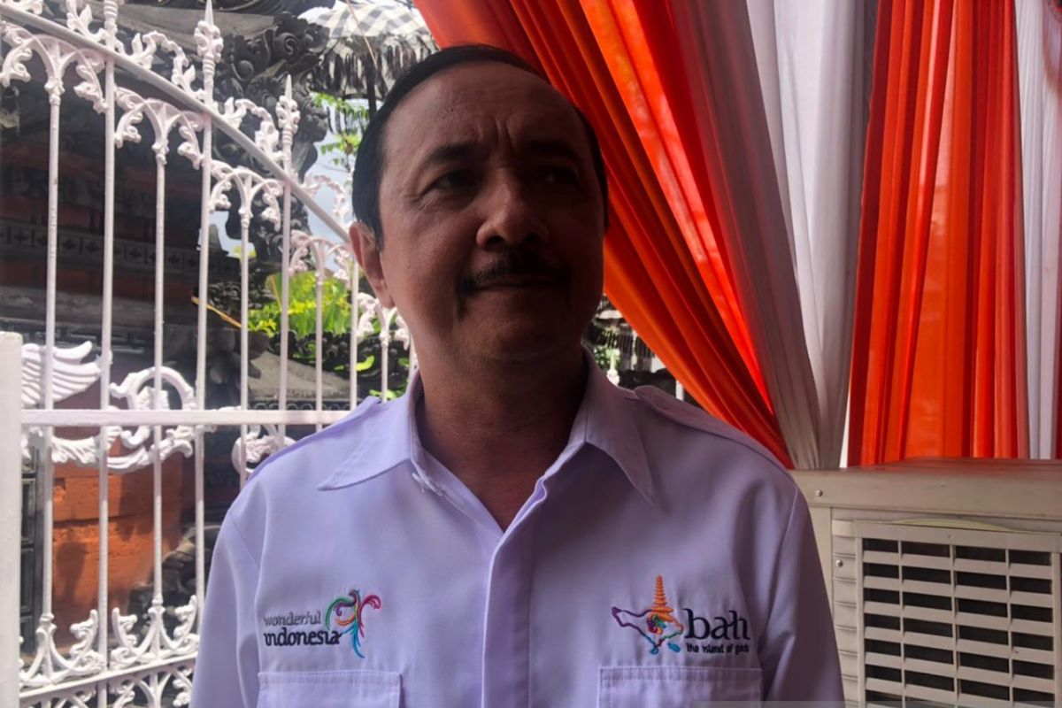 Viral, WNA duduki tempat suci di Bali