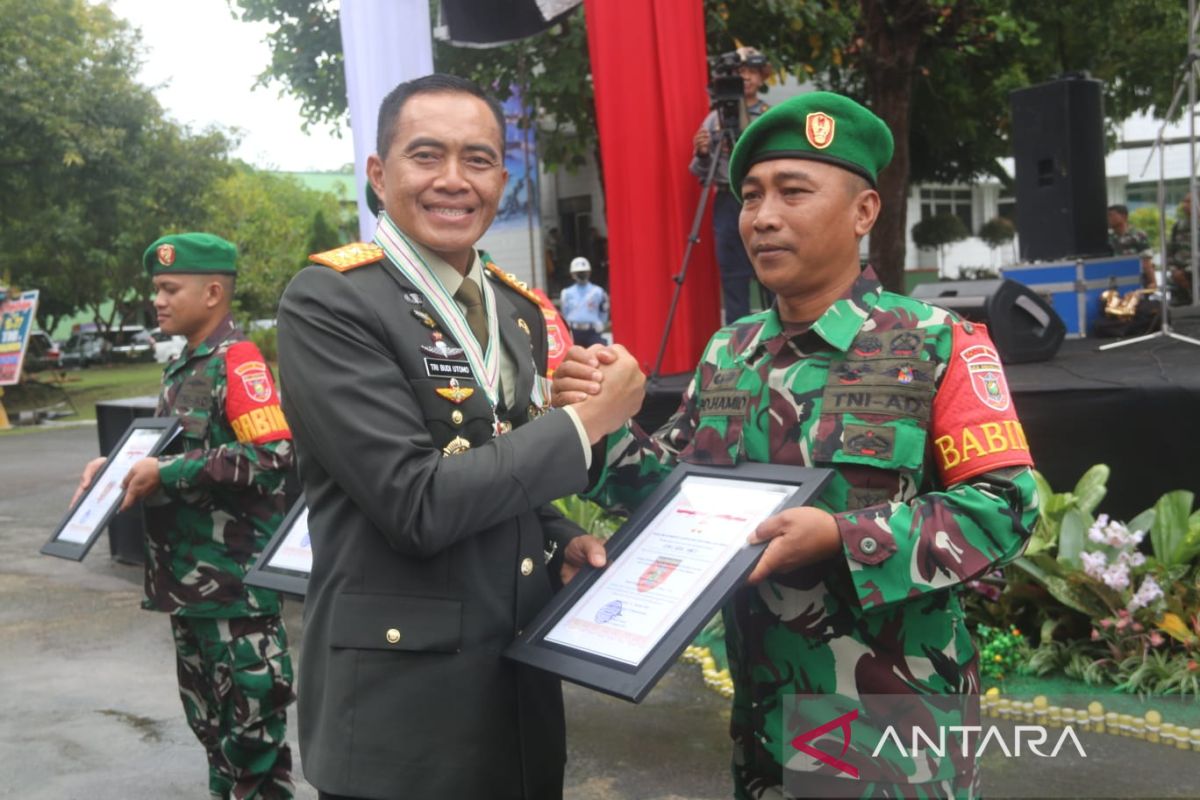 Babinsa Abdul Hamid dapat hadiah Umrah dari Pangdam