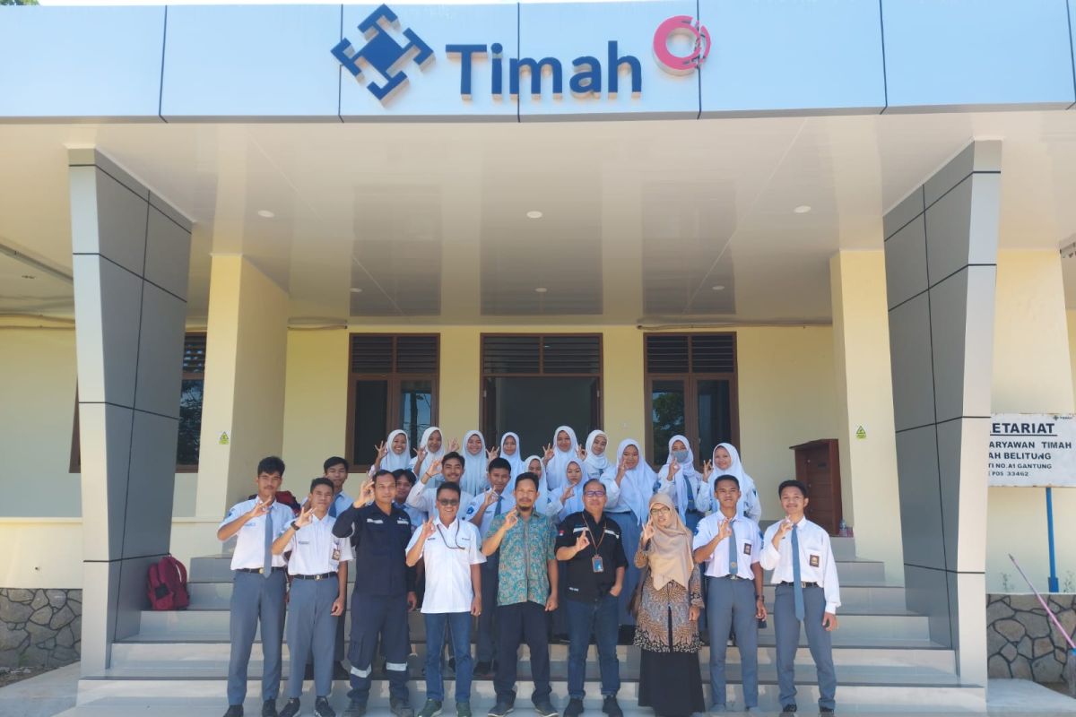 Pelajar SMAN 1 Simpang Pesak belajar sejarah tentang timah dan kunjungi kampoeng Reklamasi Selinsing