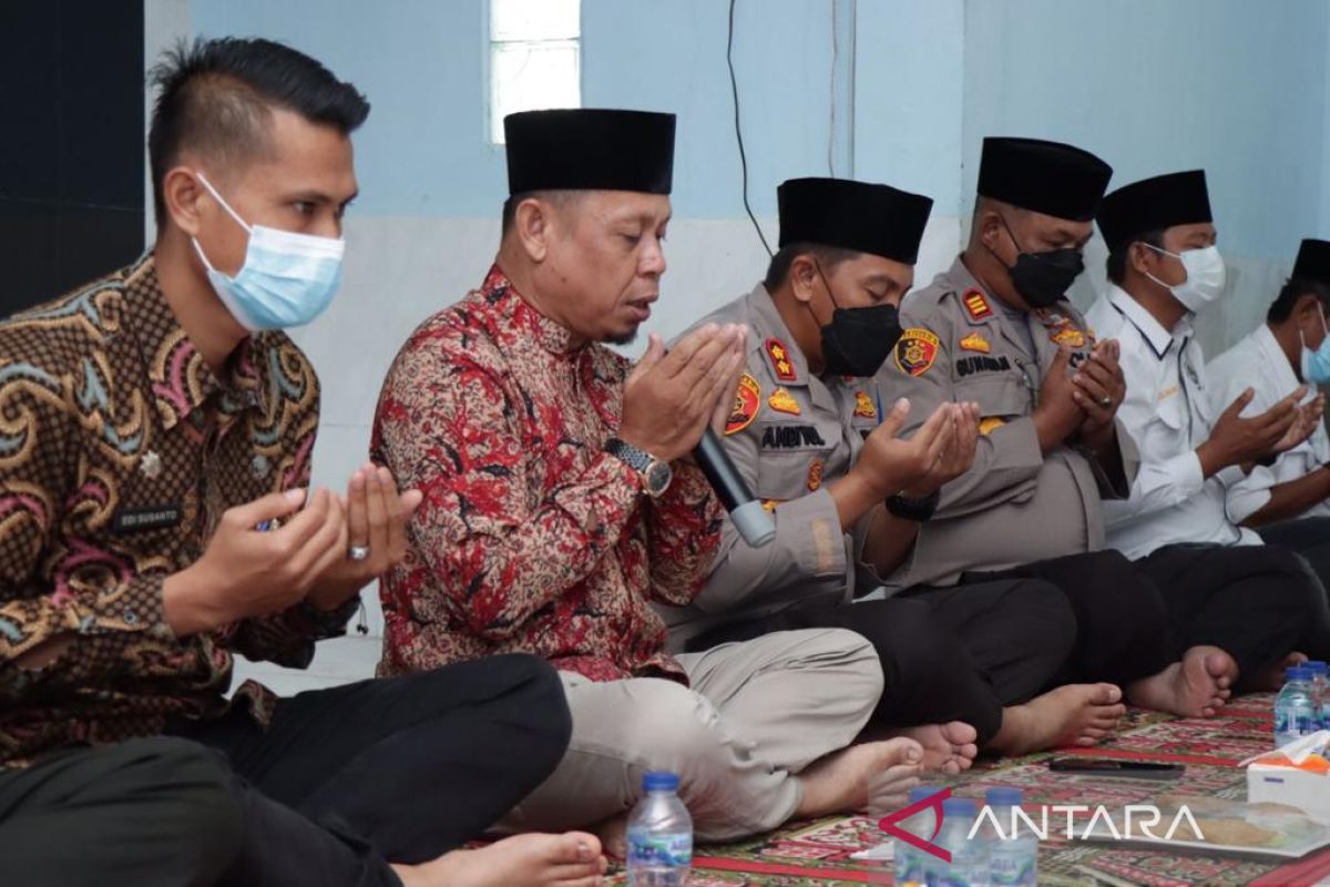 TNI/Polri dan PSSI Meranti gelar doa untuk korban tragedi Kanjuruhan