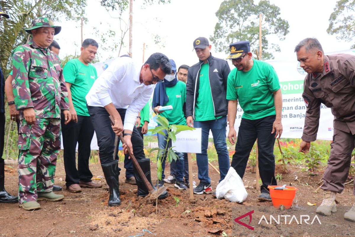 Bupati tanam bibit pohon peringati Hari Habitat Internasional