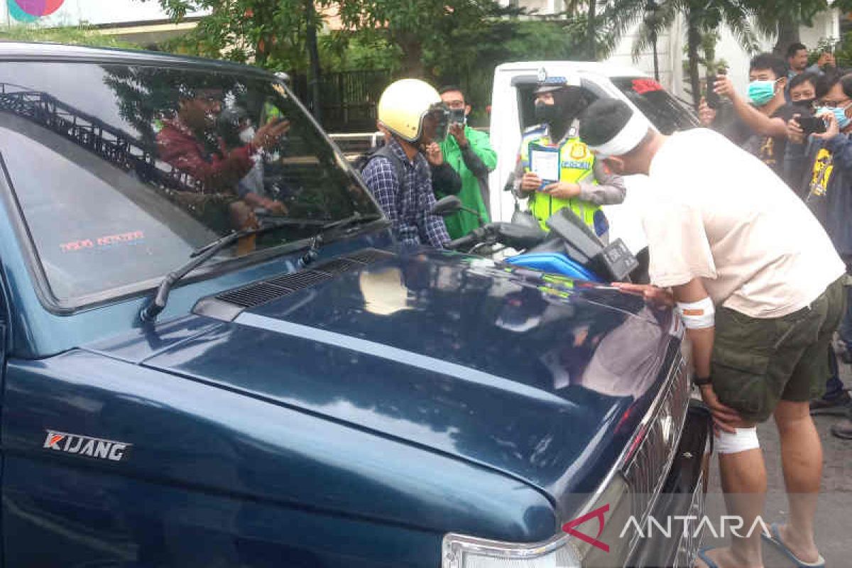 Polres Cirebon Kota lakukan aksi teatrikal sosialisasi berkendara aman