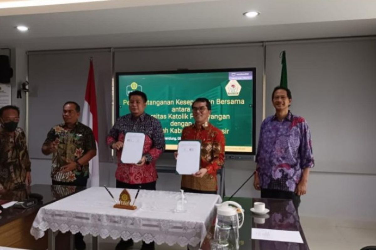 Pemkab Samosir-Unpar Bandung kerja sama peningkatan SDM