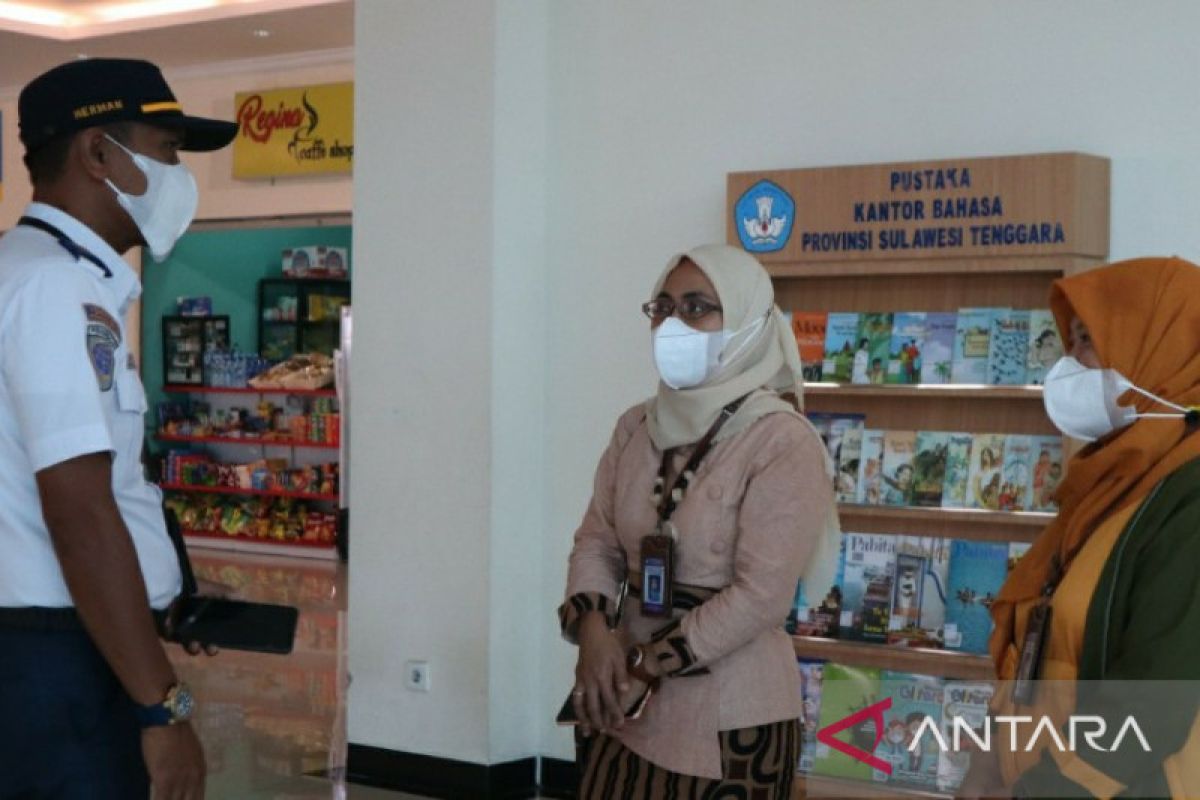 Kantor Bahasa Sulawesi Tenggara hadirkan pustaka baca di Bandar Udara Halu Oleo