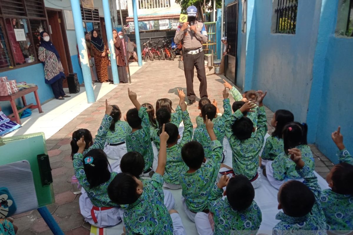 Polisi didik anak usia dini untuk patuhi rambu rambu lalulintas