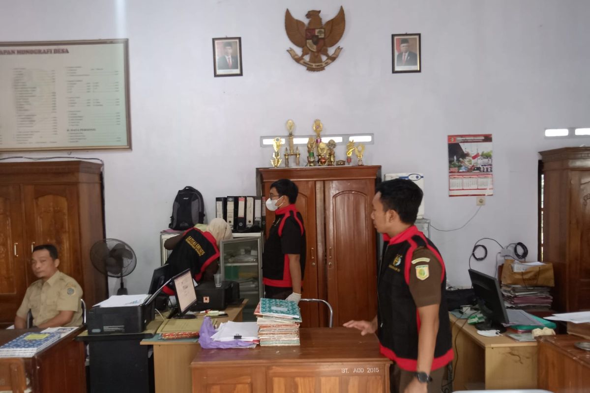 Kejari Tulungagung sita dokumen lengkapi barang bukti korupsi dana desa