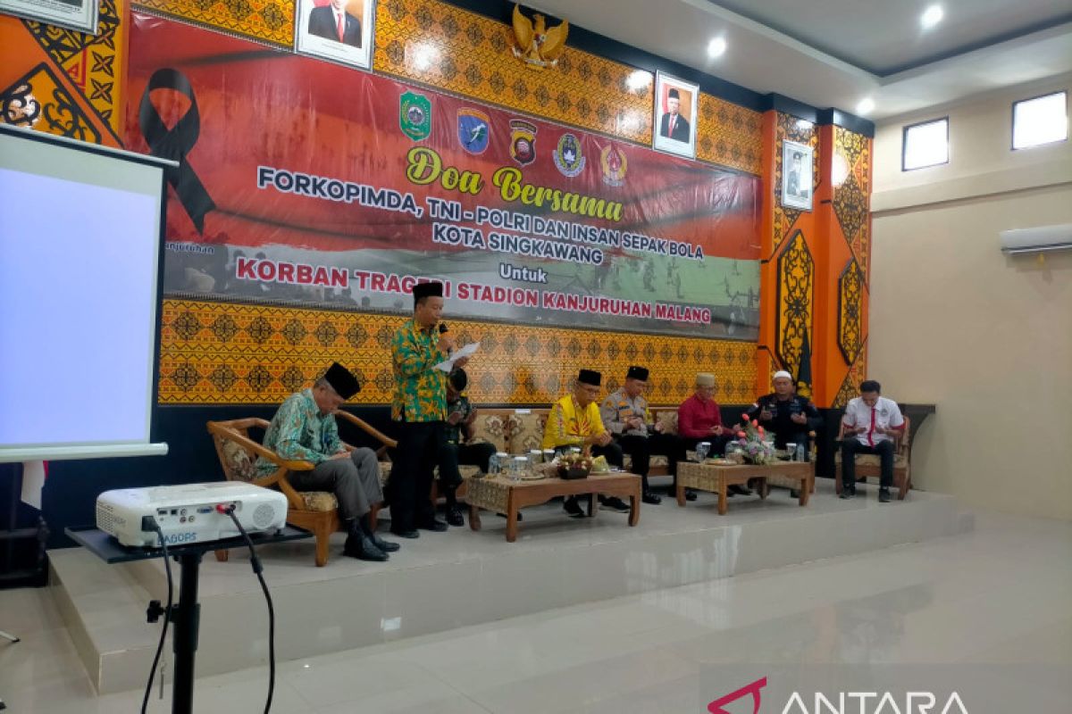 Forkopimda Singkawang doa bersama untuk korban Kanjuruhan Malang