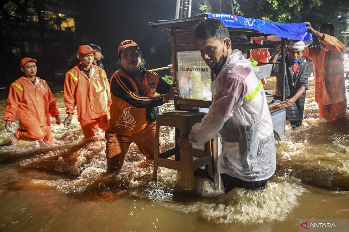 Waspada penyakit menular di musim hujan