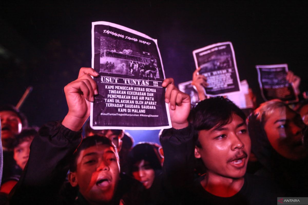 FIFA tidak bahas sanksi akibat tragedi Kanjuruhan, minta nomor telepon Jokowi sampaikan belasungkawa