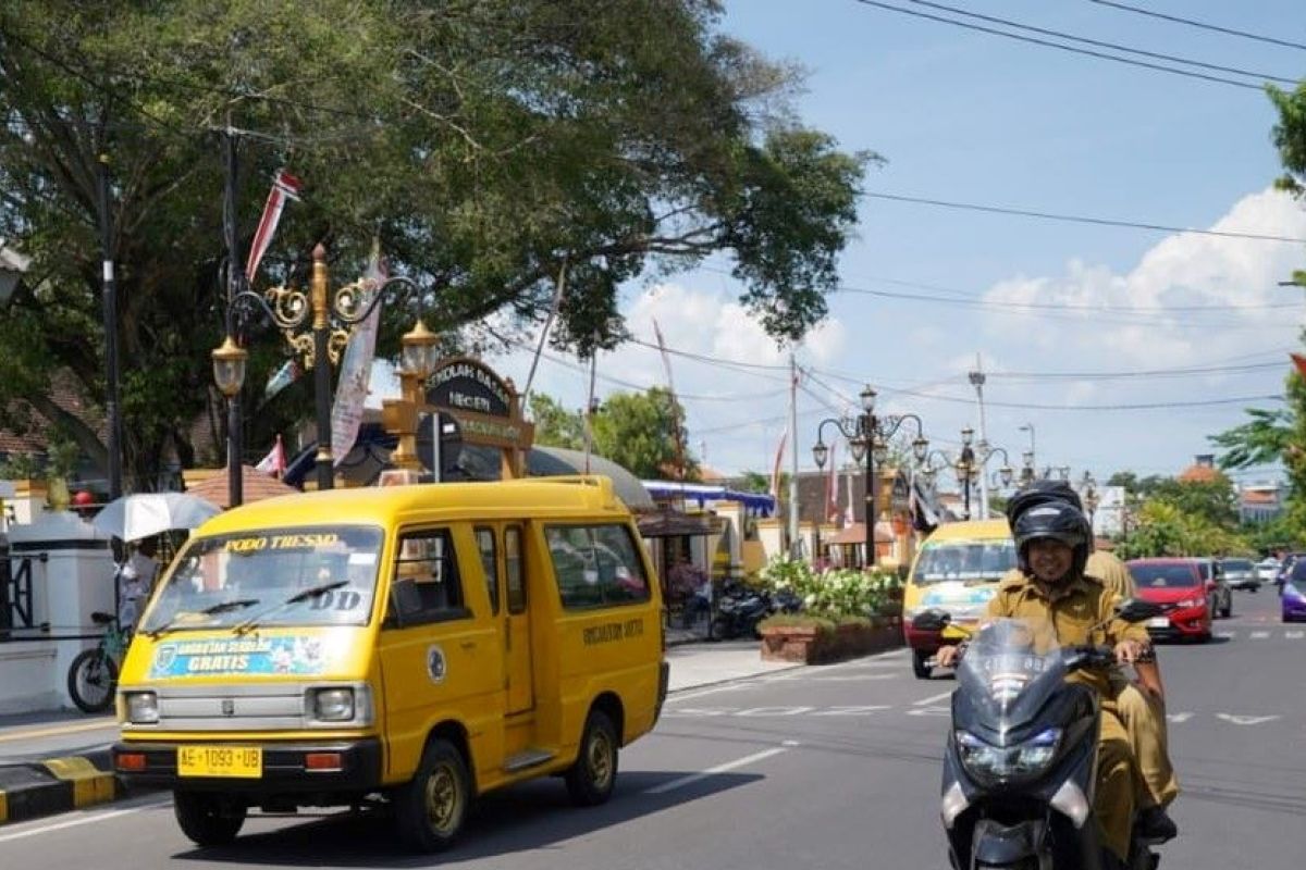 Sebanyak 53 pekerja Kota Madiun terima bansos sektor transportasi