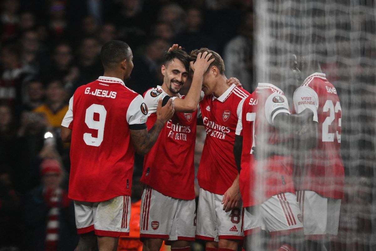 Liga Inggris - Arsenal tempel ketat Liverpool di puncak klasemen