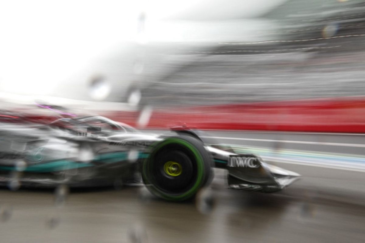 F1: Duet Mercedes kalahkan Verstappen latihan bebas kedua di Jepang
