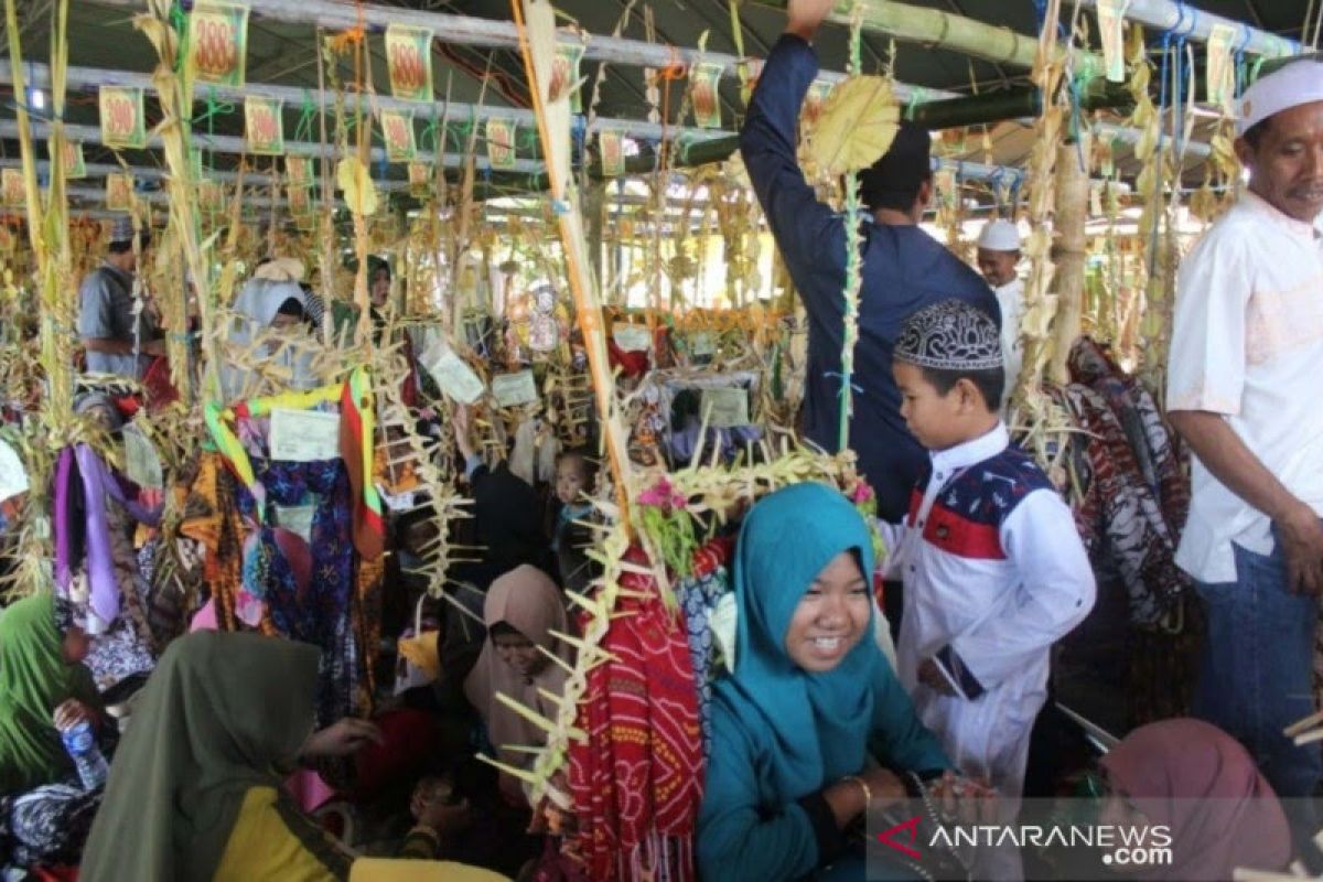 Tradisi Ba'ayun Maulud di Tapin diikuti ribuan peserta, terjauh dari NTB