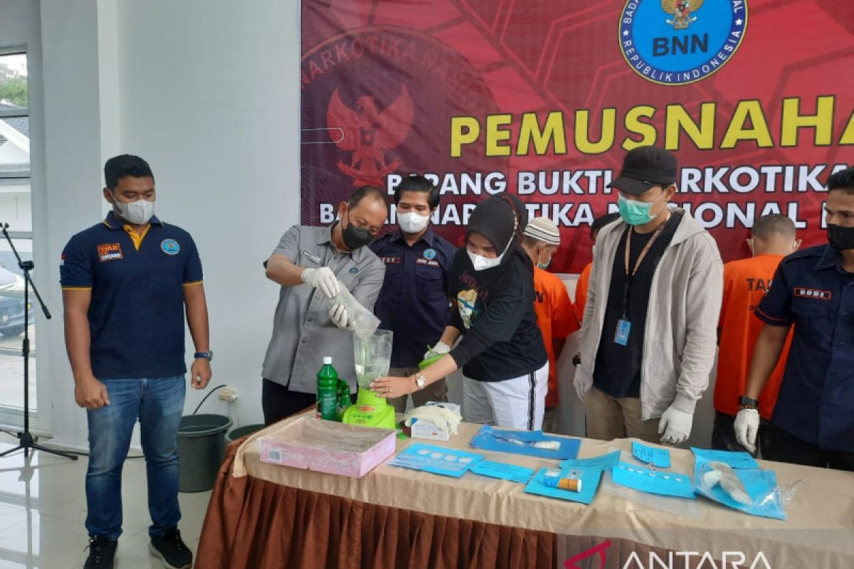 BNN officers in Jambi destroy 1,001 ecstasy pills