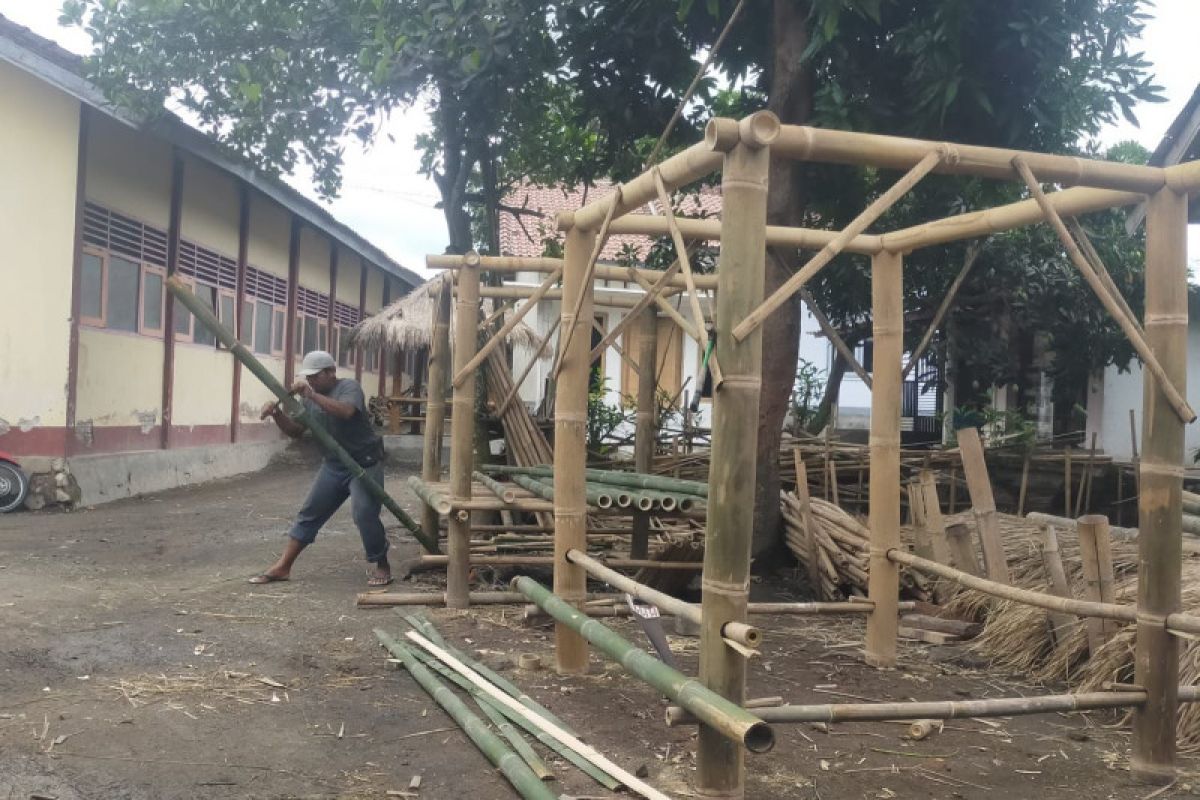 Perajin "Berugak Bambu" Desa Nyerot minim perhatian pemerintah