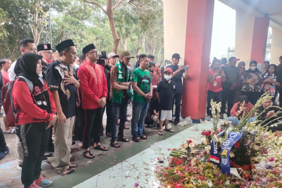 Giring Ganesha mengangkat anak korban tragedi Kanjuruhan jadi anak asuh