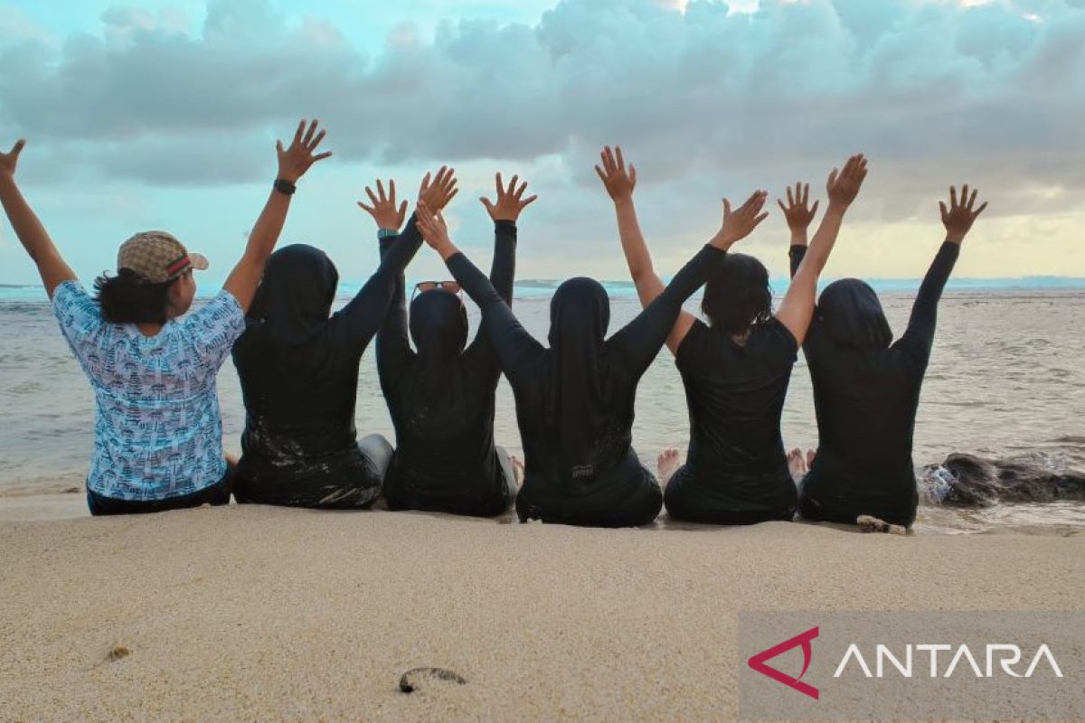 Pantai Gondo Mayit di Blitar, indahnya tak seseram namanya