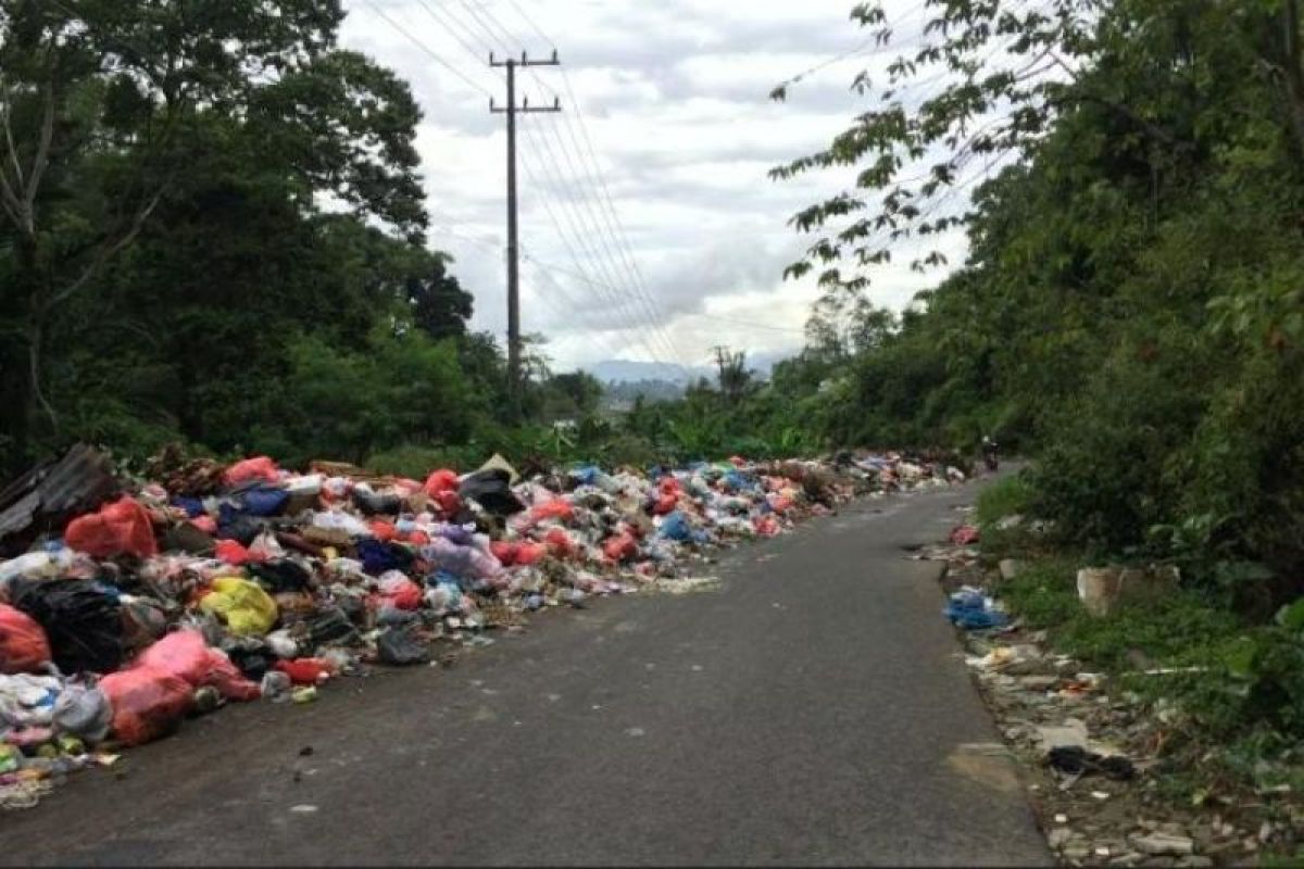 Desa Puyung kekurangan armada pengangkut sampah
