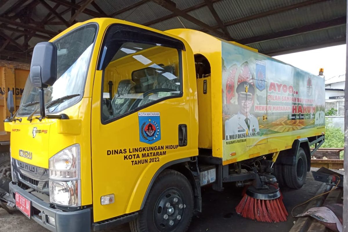 DLH: Mesin penyapu jalan Mataram kumpulkan 12 kuintal sampah sehari