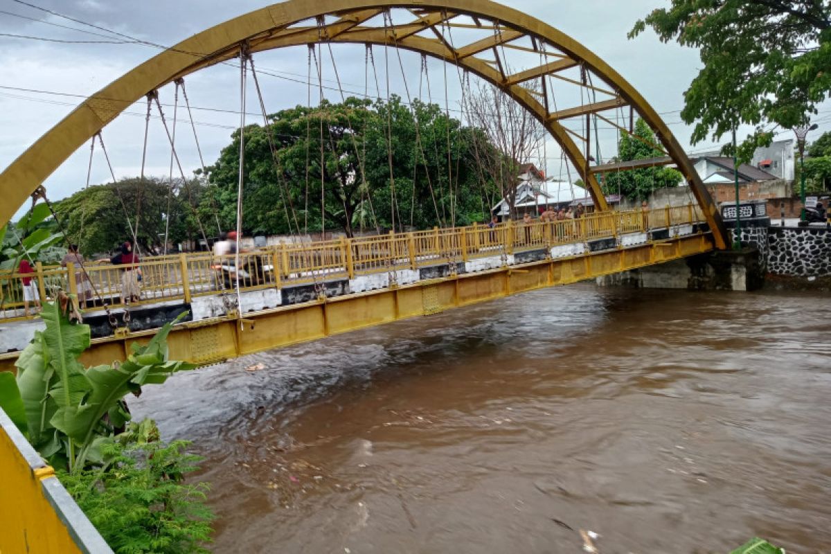 BPBD Mataram ingatkan warga di pinggir sungai waspada banjir