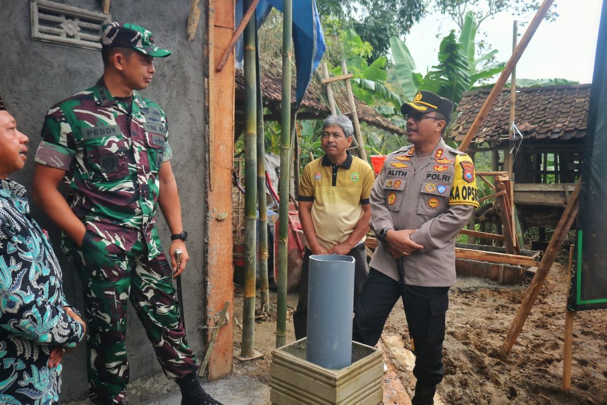 TNI bangun sumur bor untuk daerah sulit air bersih di Kabupaten Trenggalek