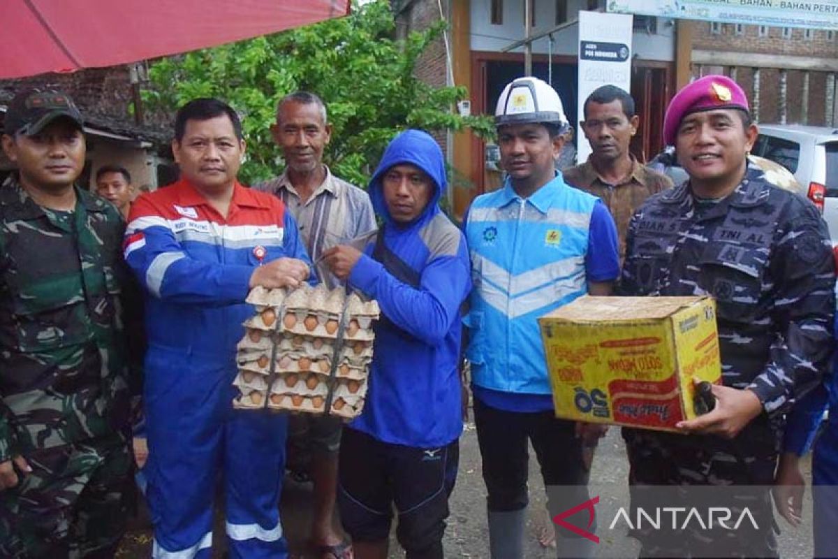 TNI AL salurkan bantuan kepada warga terisolisasi akibat banjir