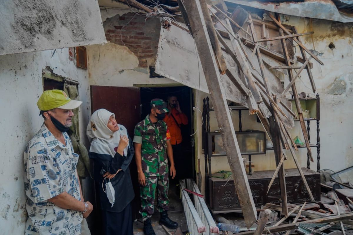 Pimpinan DPRD Surabaya tindak lanjuti atap rumah MBR ambrol