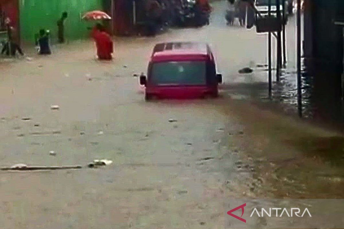 Ratusan warga Purabaya Sukabumi terdampak banjir